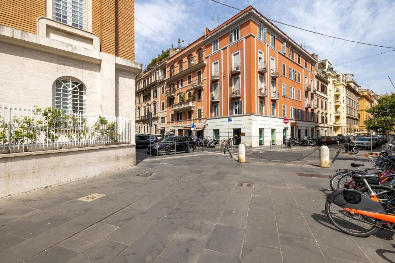 Charming Apartment With Patio A Few Steps From Colosseum Exterior photo